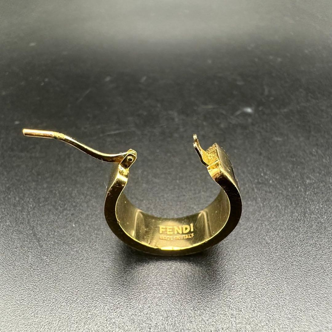 美品✨　FENDI　フェンディ　ピアス　フープ　ゴールド　1682
