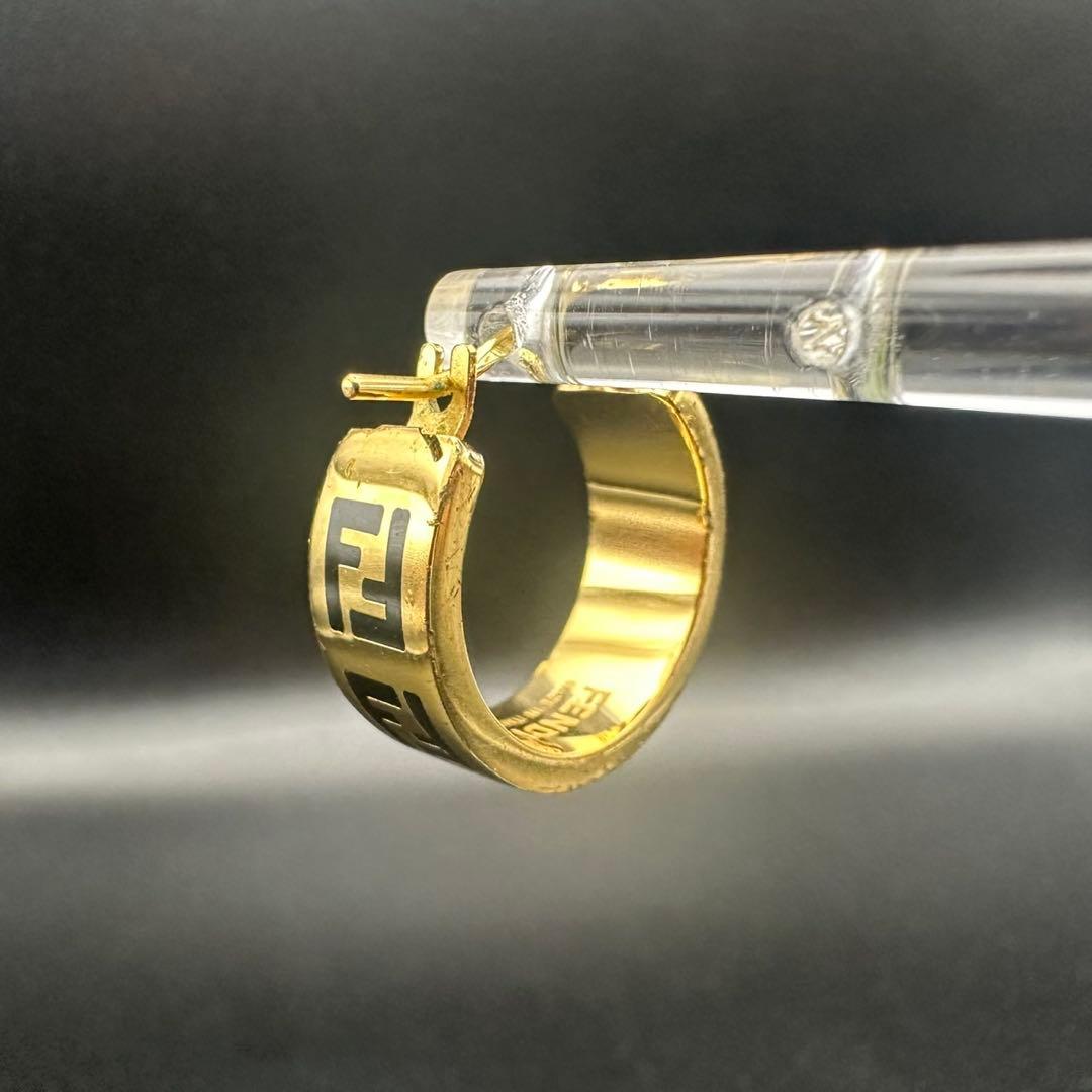 美品✨　FENDI　フェンディ　ピアス　フープ　ゴールド　1682