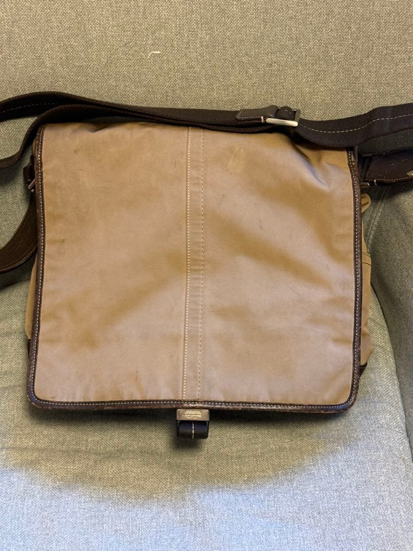 ナイロン製 ベージュ ショルダーバッグ