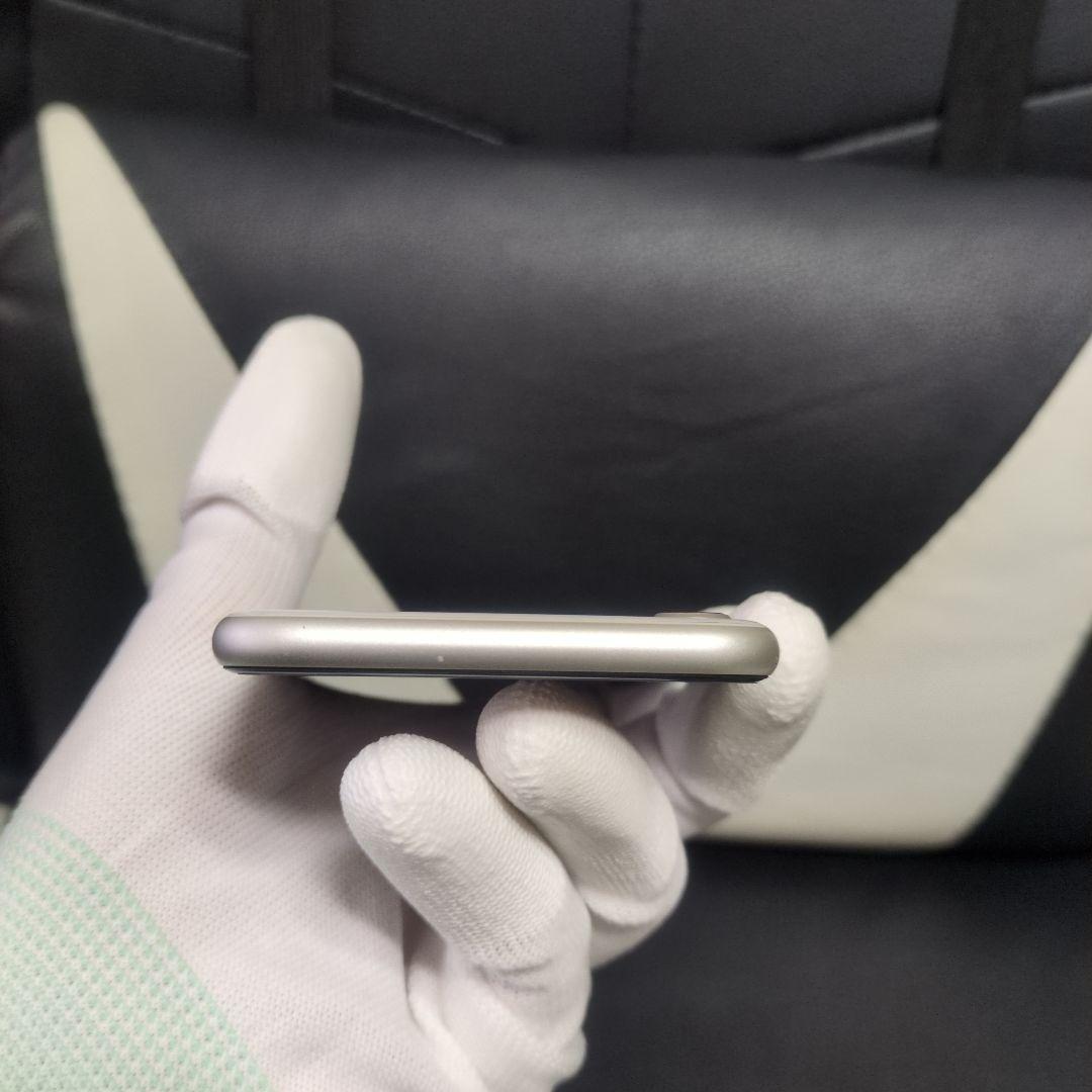 79 画面新品 iPhone　SE 第3世代　128gb 白　SIMフリー　ホワ