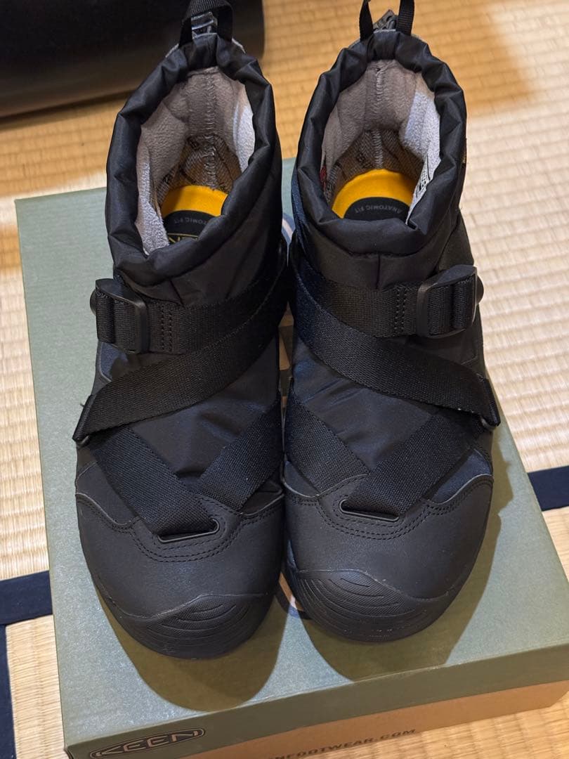 靴 US9.5 HOODZERRA WP KEEN BLACK/BLACK KEEN