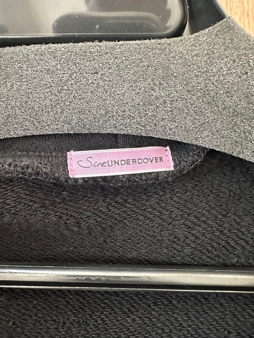 sueUNDERCOVER フード付きブラックロングパーカー SU1A1802