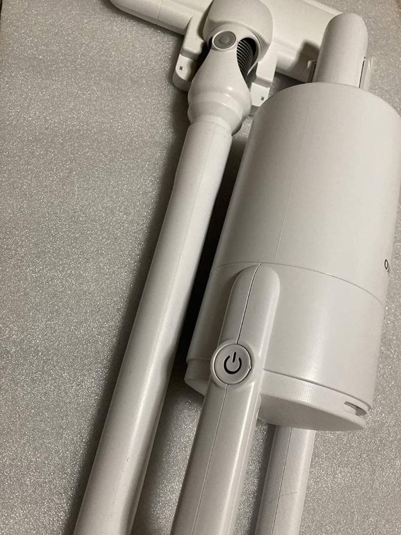 軽量で多用途なコードレス掃除機 強力な吸引力