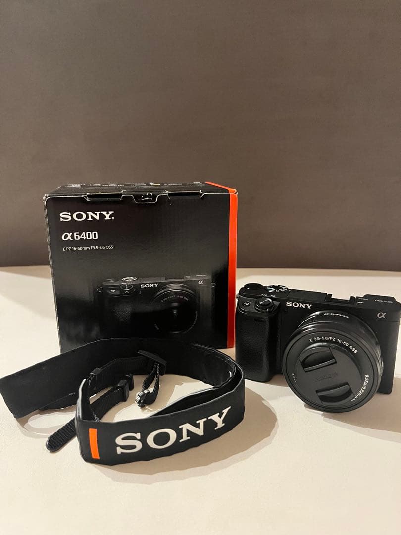 Sony α6400 ミラーレスカメラ 本体と付属品