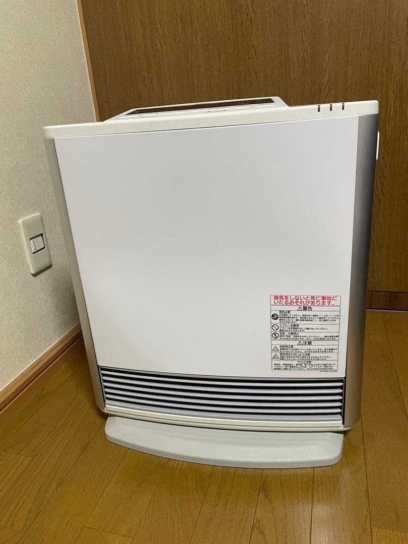 東邦ガス　都市ガスファンヒーター　RC-L4001NP-WH パネルに凹みあり