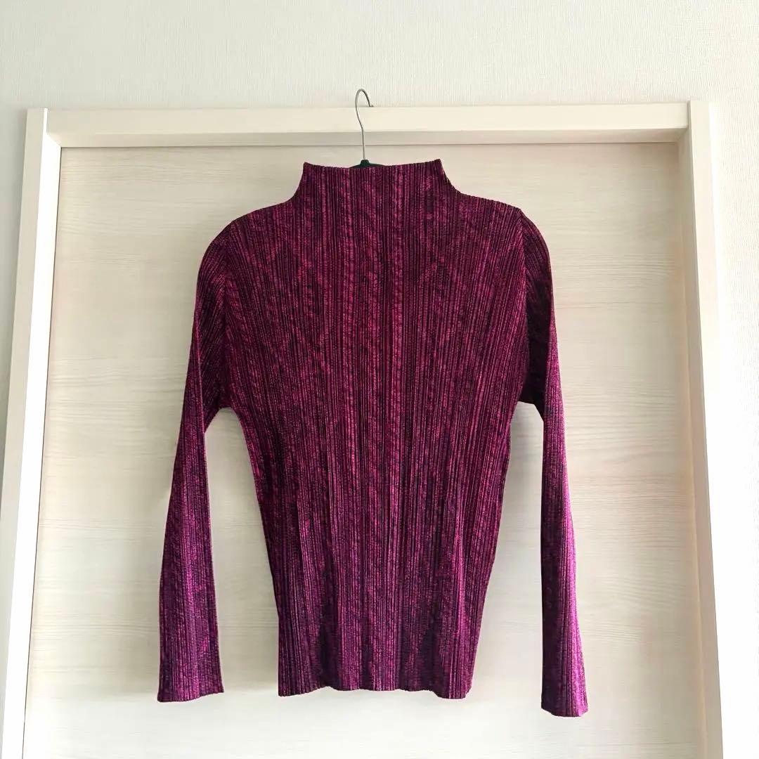 プリーツプリーズ　長袖　ハイネック　柄トップス　マゼンタ　美品