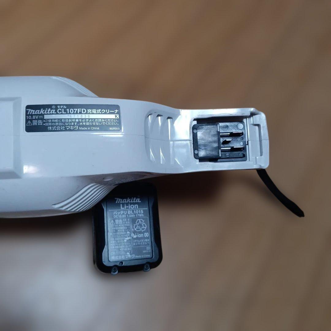 マキタ10.8V充電式クリーナCL107FD 純正のバッテリーと充電器付