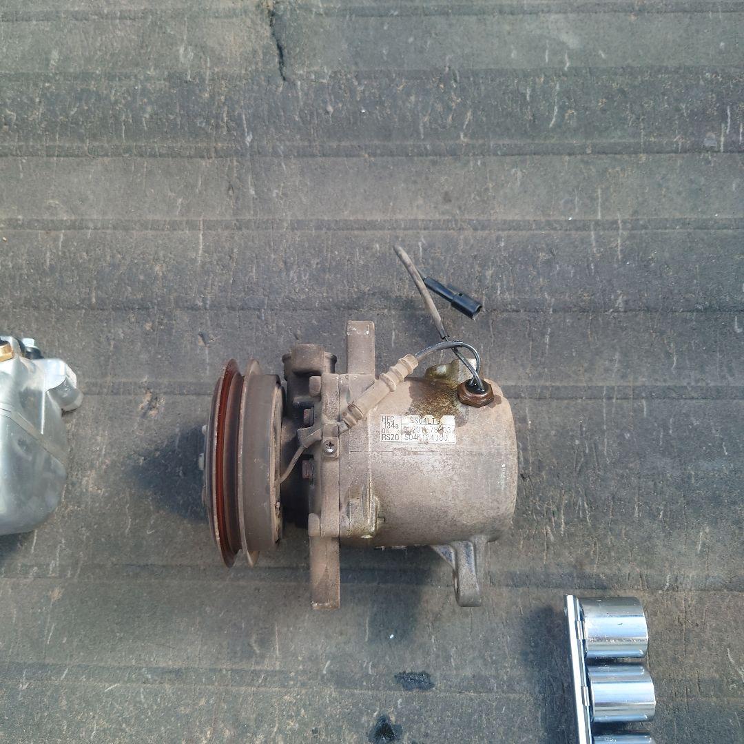 新品リビルトエアコンコンプレッサー キャリイ DA63T DA65T