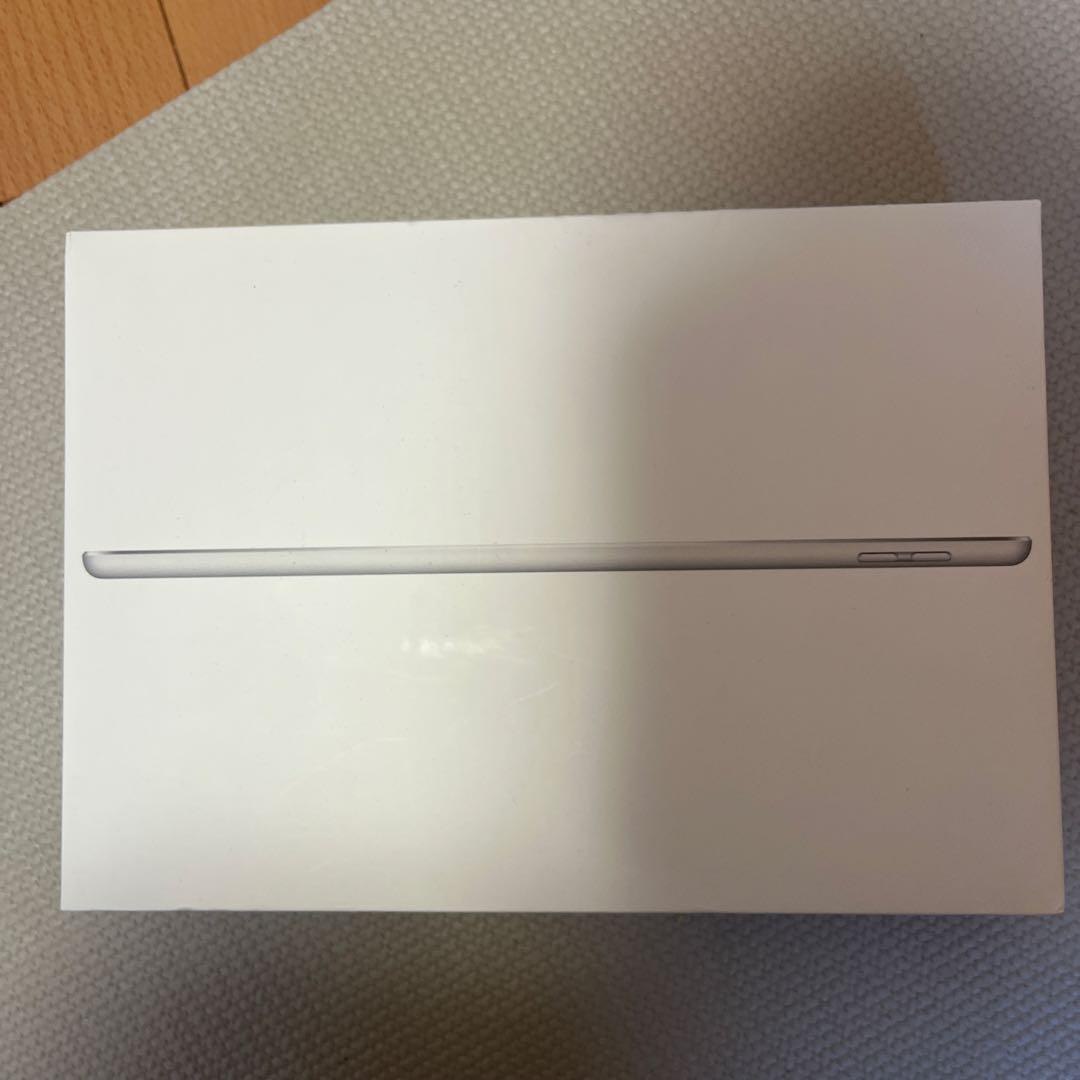 iPad本体 ホワイト 第8世代　箱付き