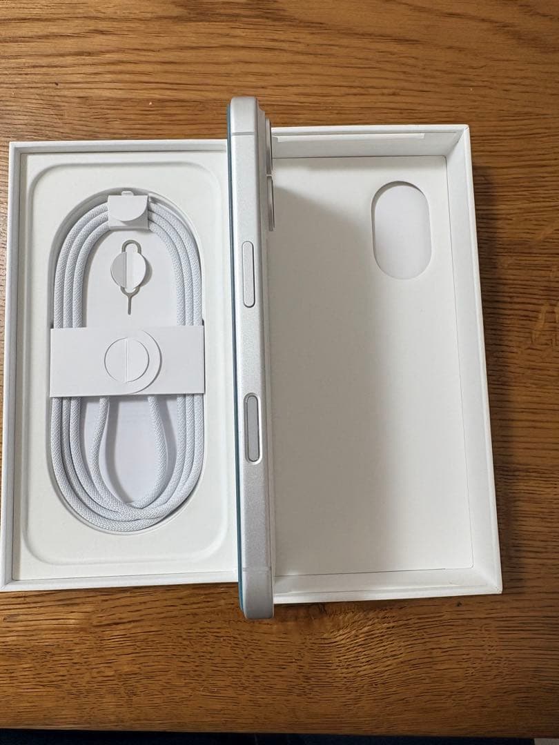 iPhone16 256GB バッテリー100％ SIMフリー