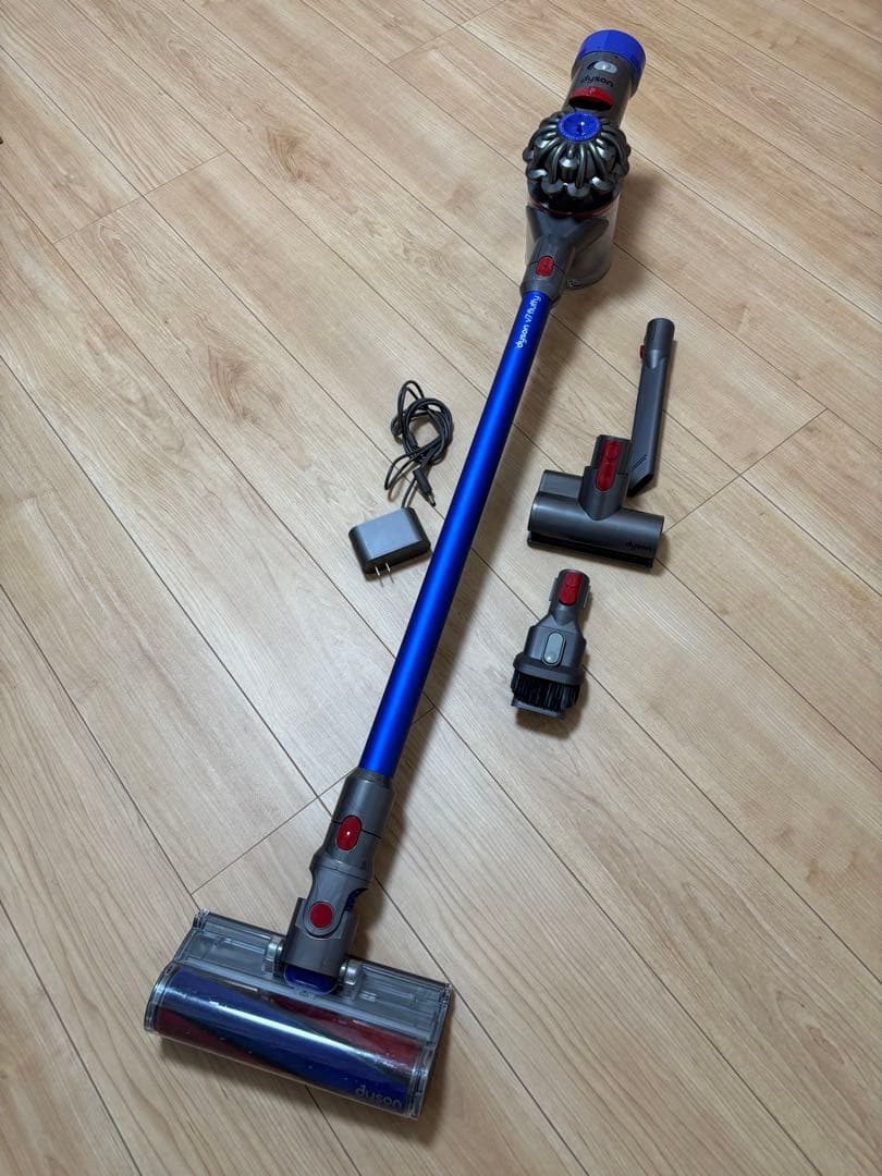 【S】 Dyson V7 SV11 コードレスクリーナー　スタンドセット