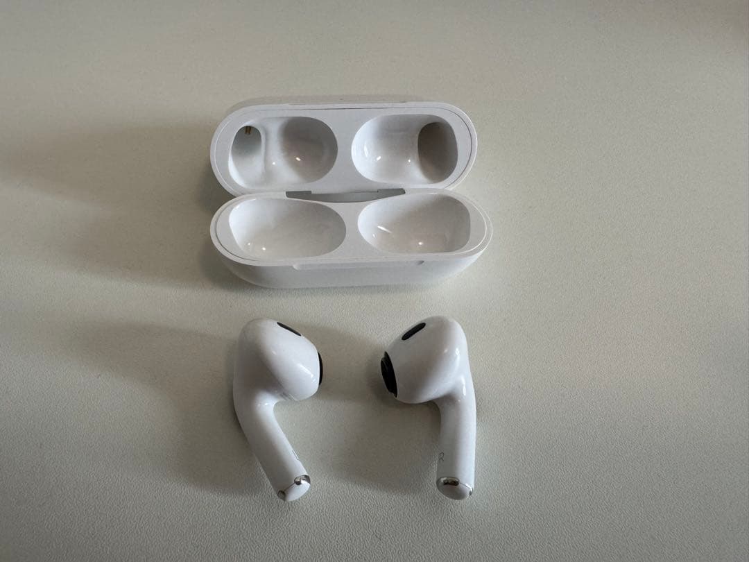 AirPods Pro 2（2024末購入、不具合無し、付属品完備）