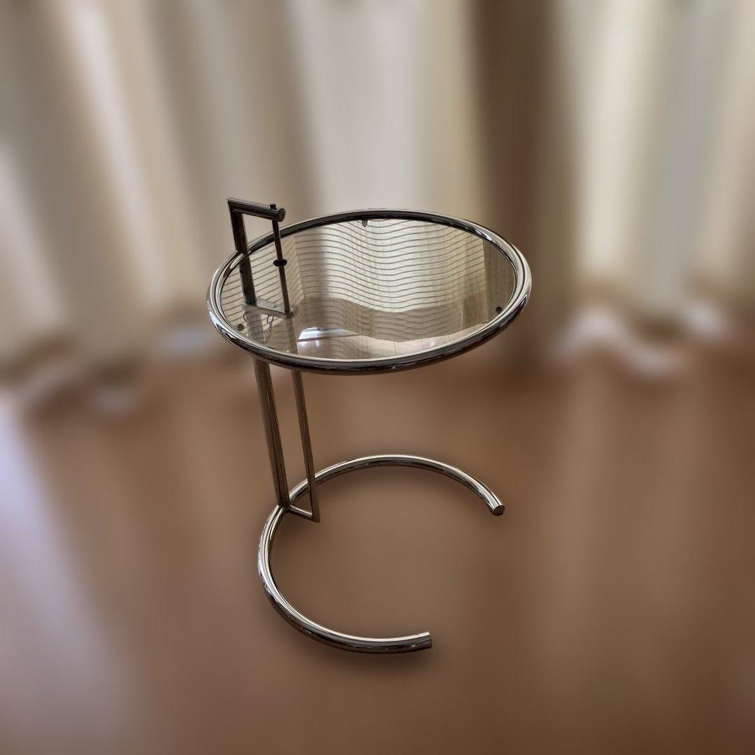 スタイリッシュなサイドテーブル ガラス・金属製