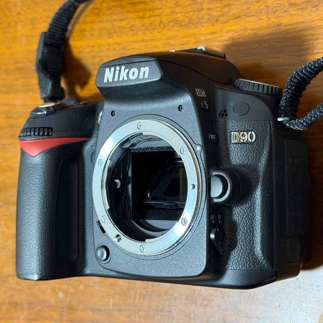 Nikon D90 デジタル一眼レフカメラ 本体　※オマケ付き
