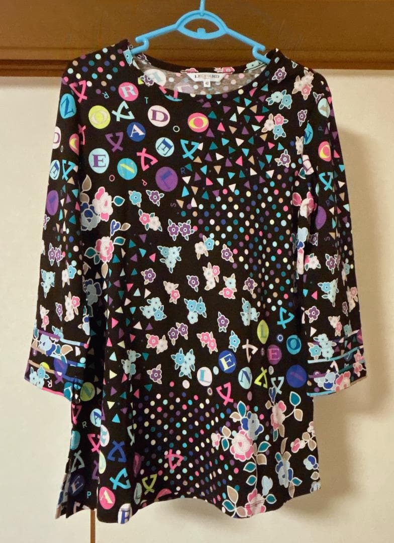 ⭐︎LEONARD⭐︎黒い多色ドット花柄五分袖チュニック 42（XL)