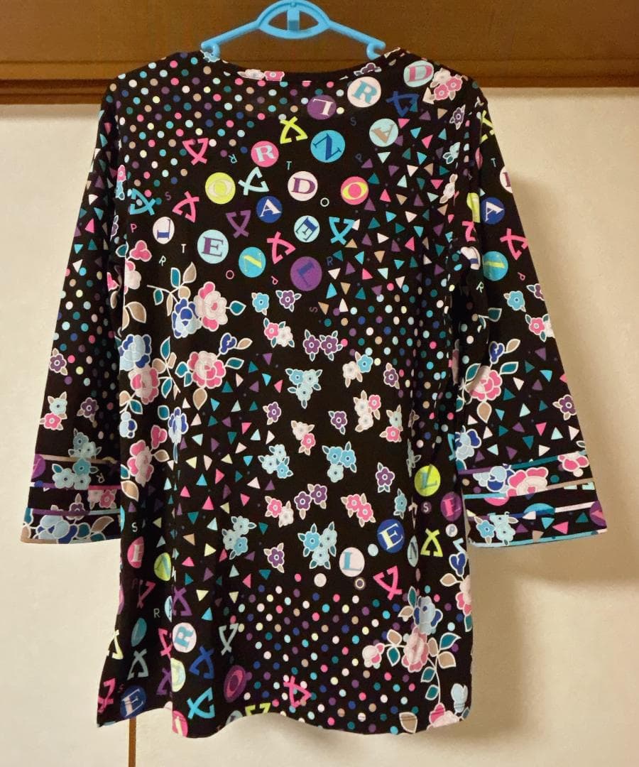 ⭐︎LEONARD⭐︎黒い多色ドット花柄五分袖チュニック 42（XL)