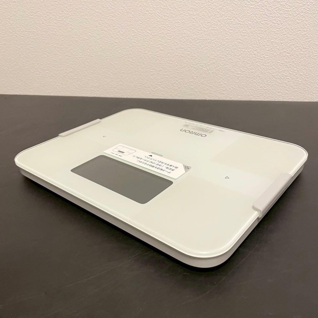 OMRON オムロン 体重体組成計 カラダスキャン ホワイト KRD-608T2