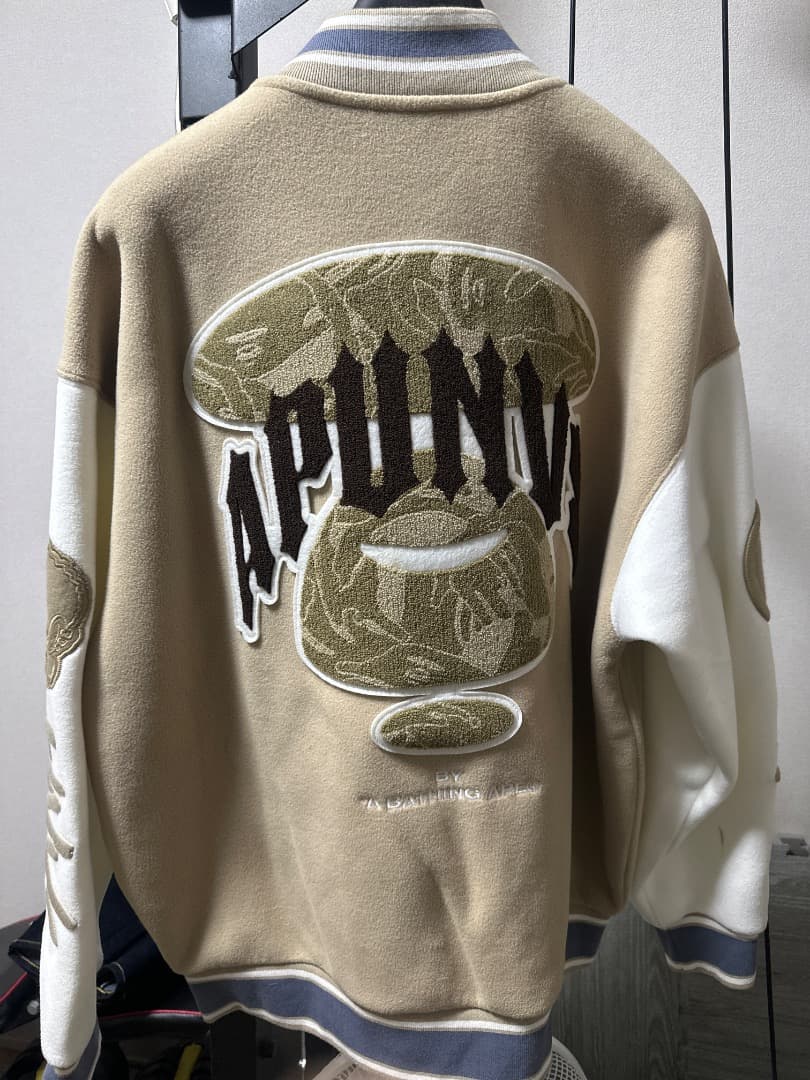 Aape スタジャン ベージュ/ホワイト APUNVA