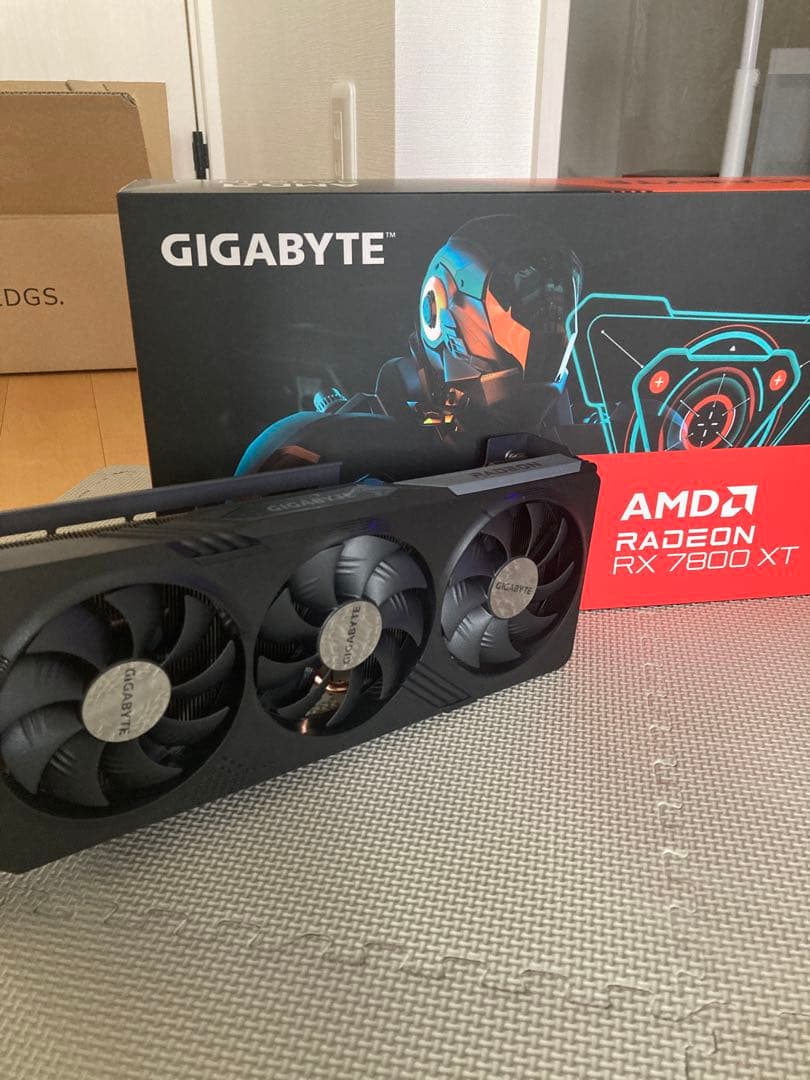 GIGABYTE AMD Radeon RX 7800 XT 本体