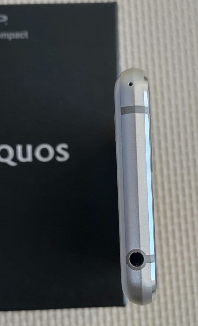 SHARP AQUOS R2 compact ホワイト 貴重なコンパクト