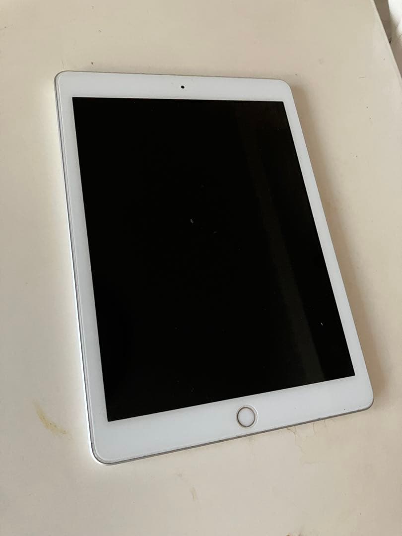 iPad 第6世代 128GB ホワイト スタンドケース付き