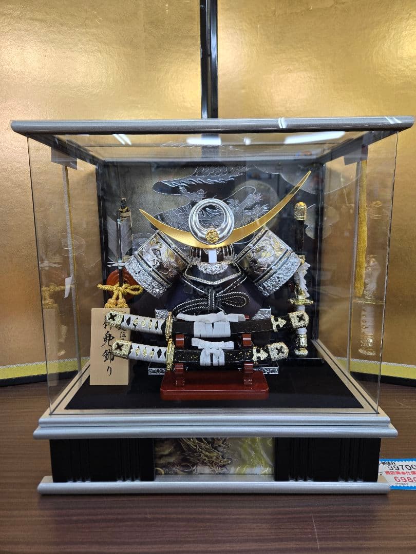 ノリ　【展示品限り】五月人形　兜　上杉謙信　ケース飾り　K21