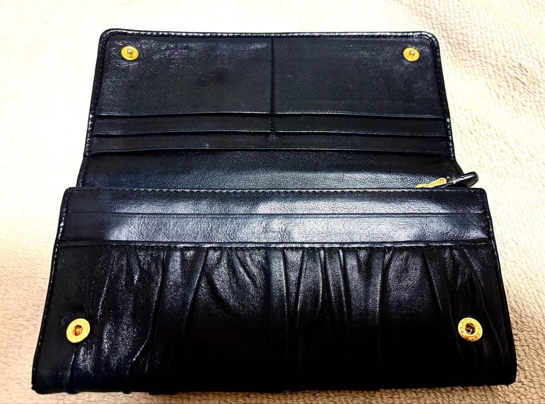 PRADA ブラックレザー 長財布　ギャザー　ゴールド　プラダ財布