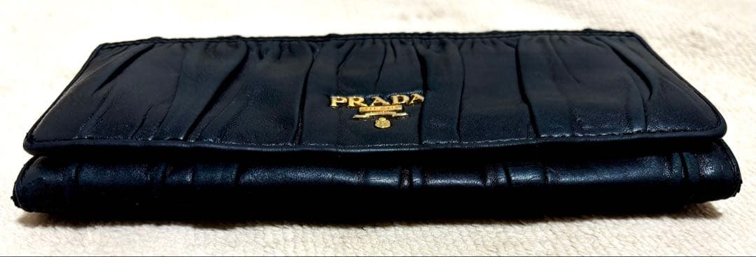 PRADA ブラックレザー 長財布　ギャザー　ゴールド　プラダ財布