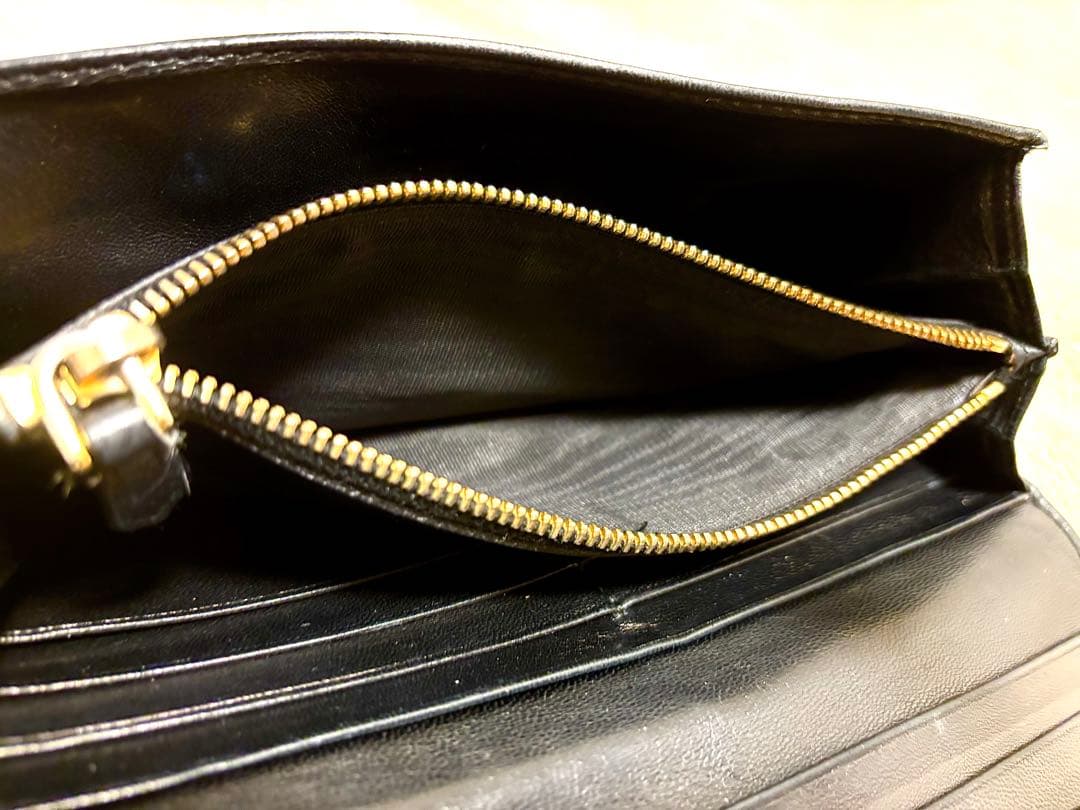 PRADA ブラックレザー 長財布　ギャザー　ゴールド　プラダ財布