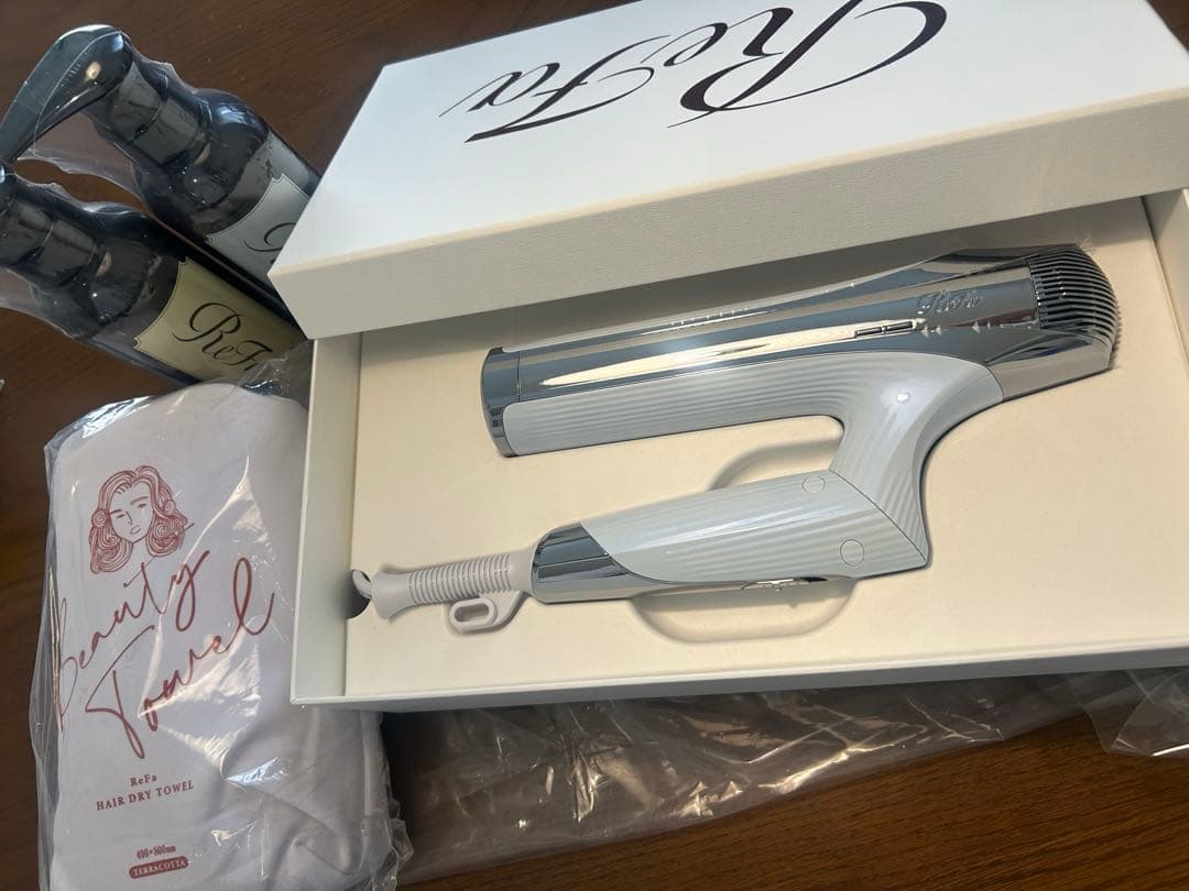 ReFa ヘアドライヤー 本体とタオル、シャンプートリートメントセット