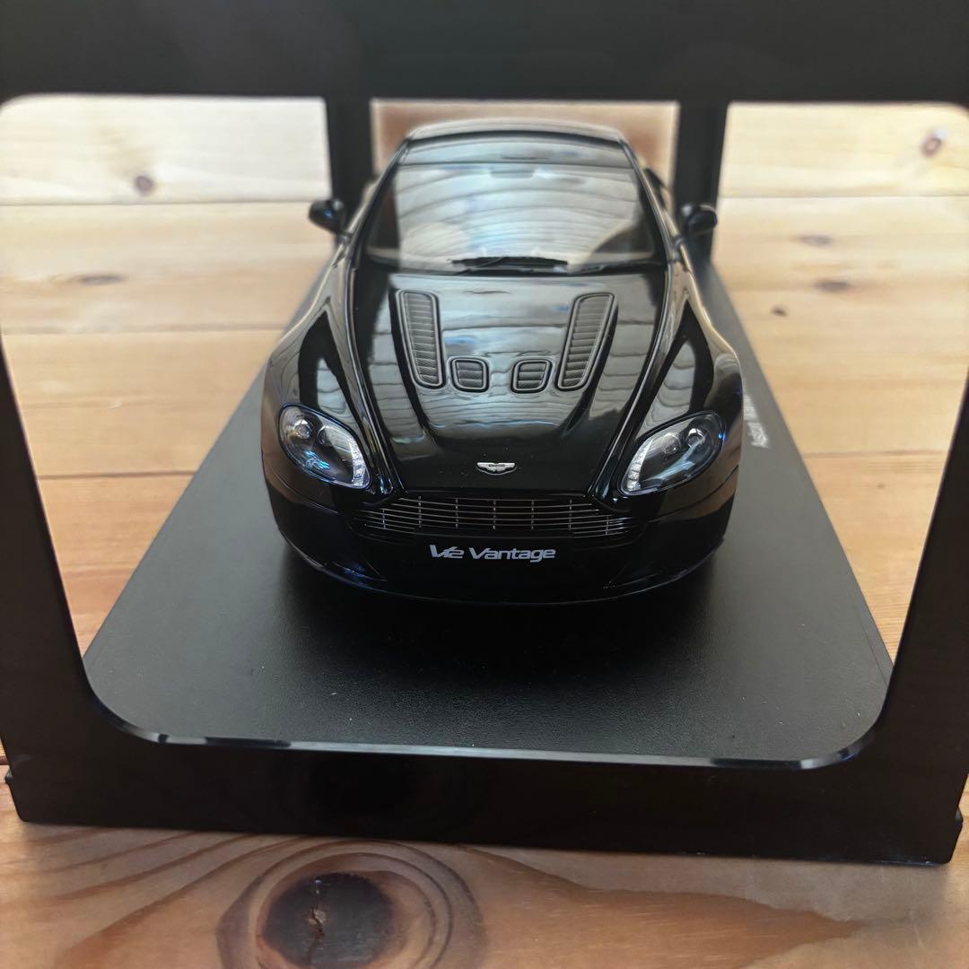 ミニカー 1/18 AUTOart ASTON MARTIN V12 Vantage