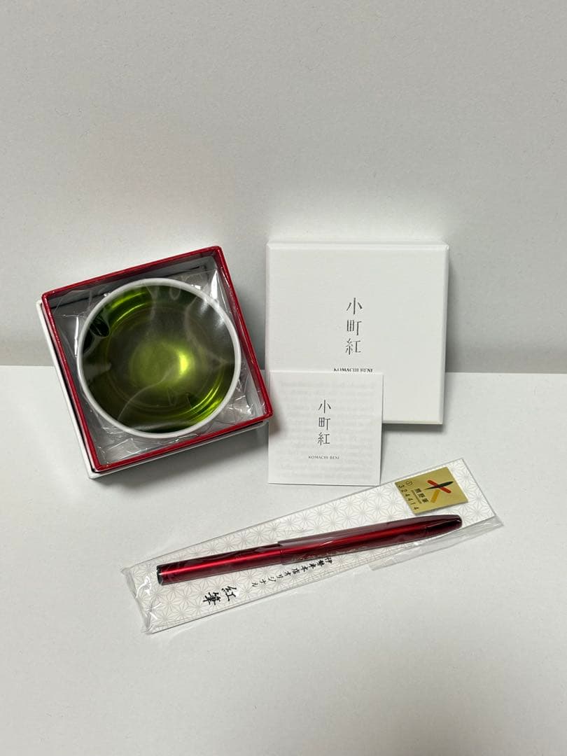 伊勢半　小町紅　桜　紅筆付き