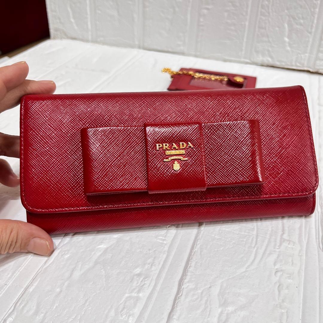 美品✨プラダ　フィオッコ　サフィアーノ　リボン　赤　カードケース付き