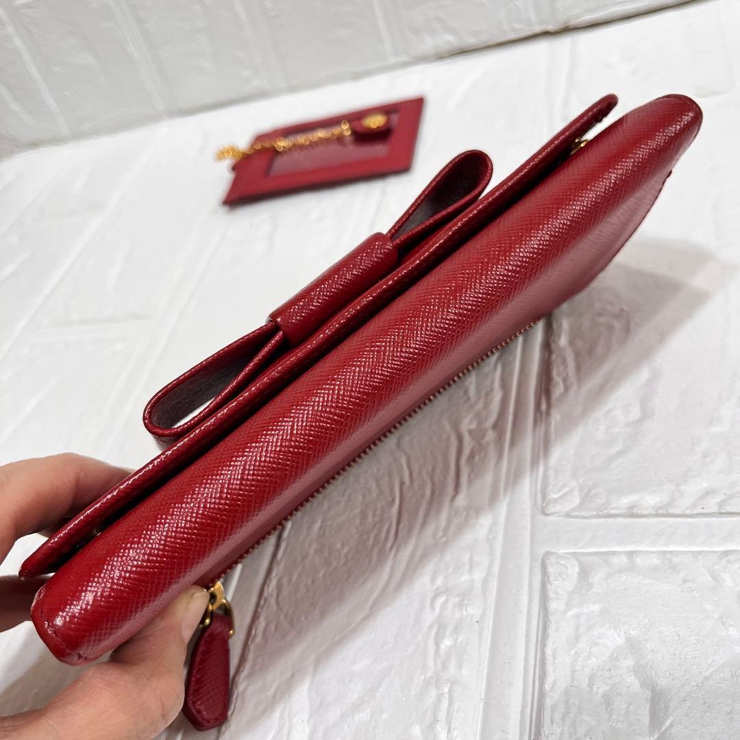 美品✨プラダ　フィオッコ　サフィアーノ　リボン　赤　カードケース付き