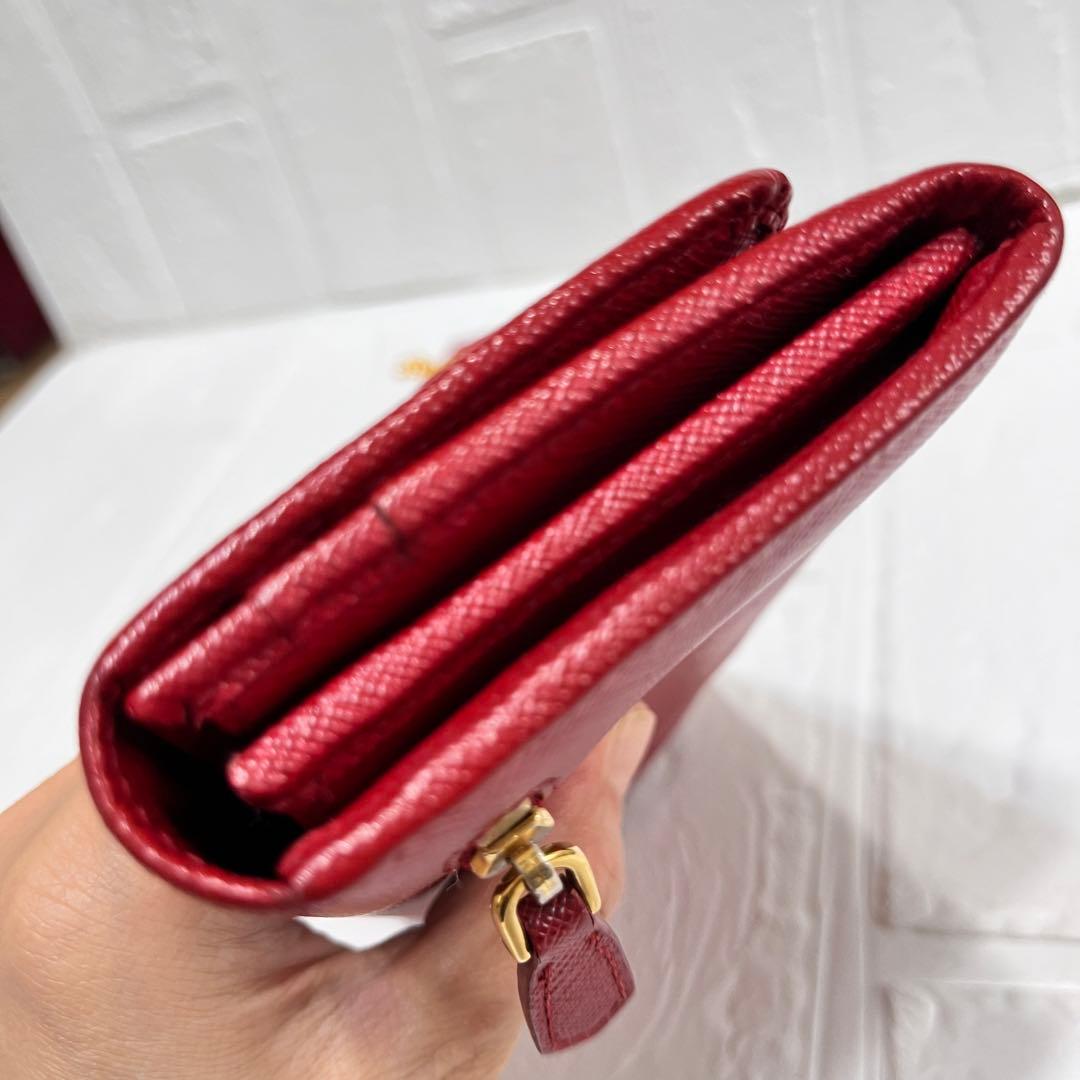 美品✨プラダ　フィオッコ　サフィアーノ　リボン　赤　カードケース付き