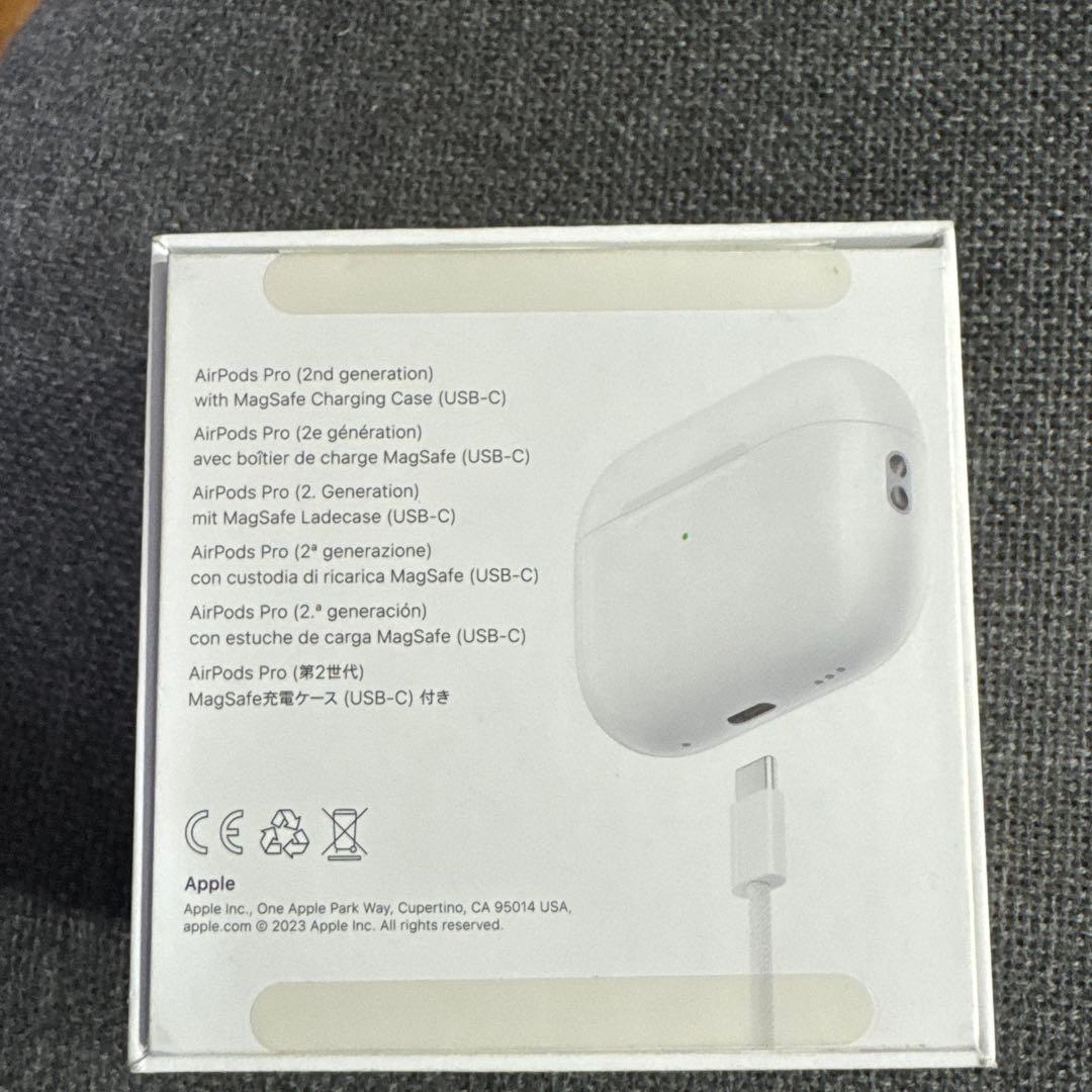 AirPodsプロ第二世代　USB-C本体 ホワイト 充電ケース付き　右耳のみ