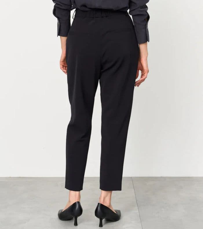 ■美品 SOÉJU ソージュ ストレッチファインタックパンツ