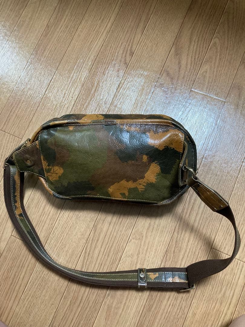 Aniary 迷彩・カモフラ レザーボディバッグ