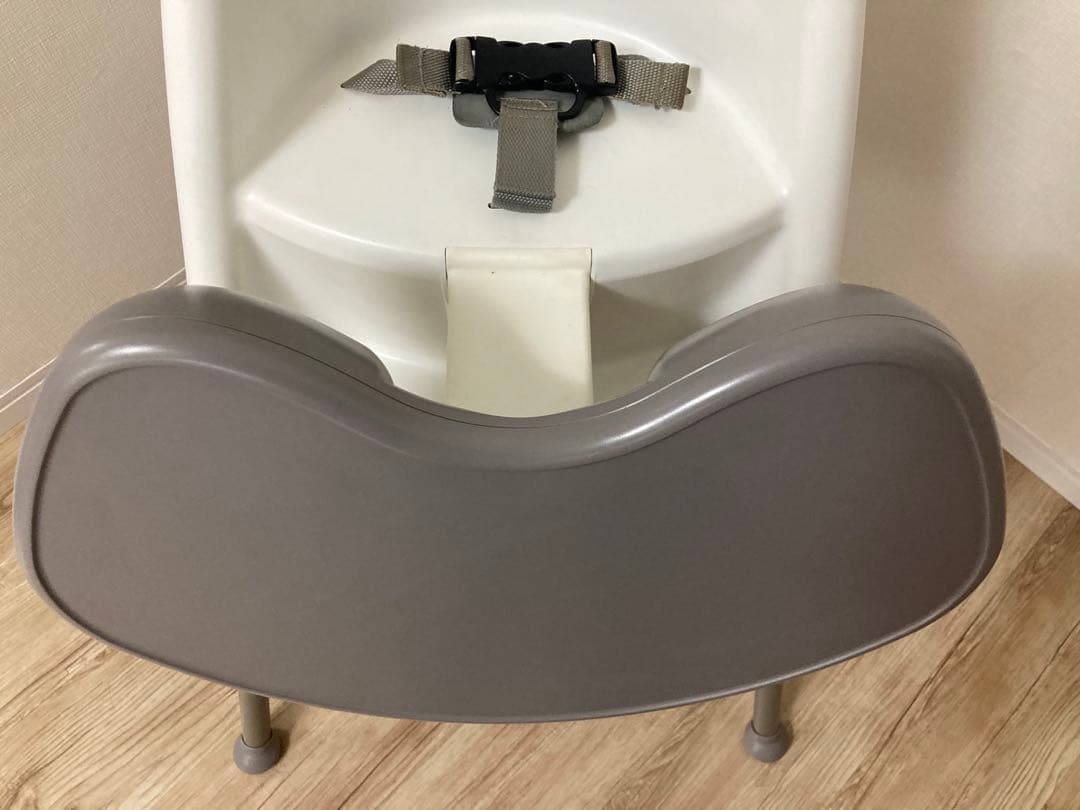 BABYBJÖRN ベビービョルン　椅子　イス　ハイチェア ホワイト白　赤ちゃん