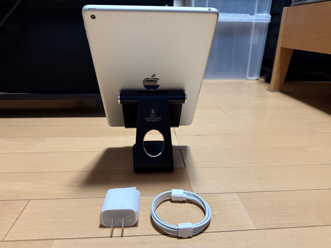 Ｓ*☆様 ⭐️美品 iPad 第9世代 64GB シルバー※修理歴あり＋スタンド