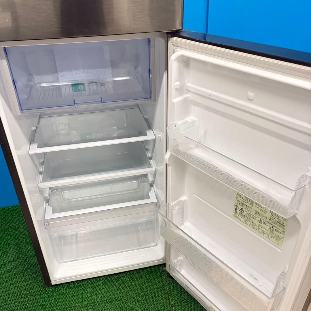 683 SHARP中型　冷蔵庫　小型　200L強　小型　一人暮らし　右開き