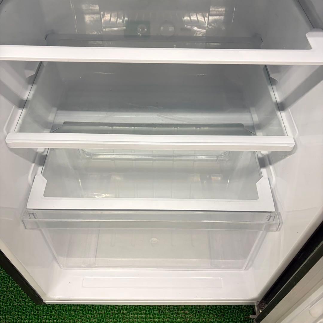 683 SHARP中型　冷蔵庫　小型　200L強　小型　一人暮らし　右開き