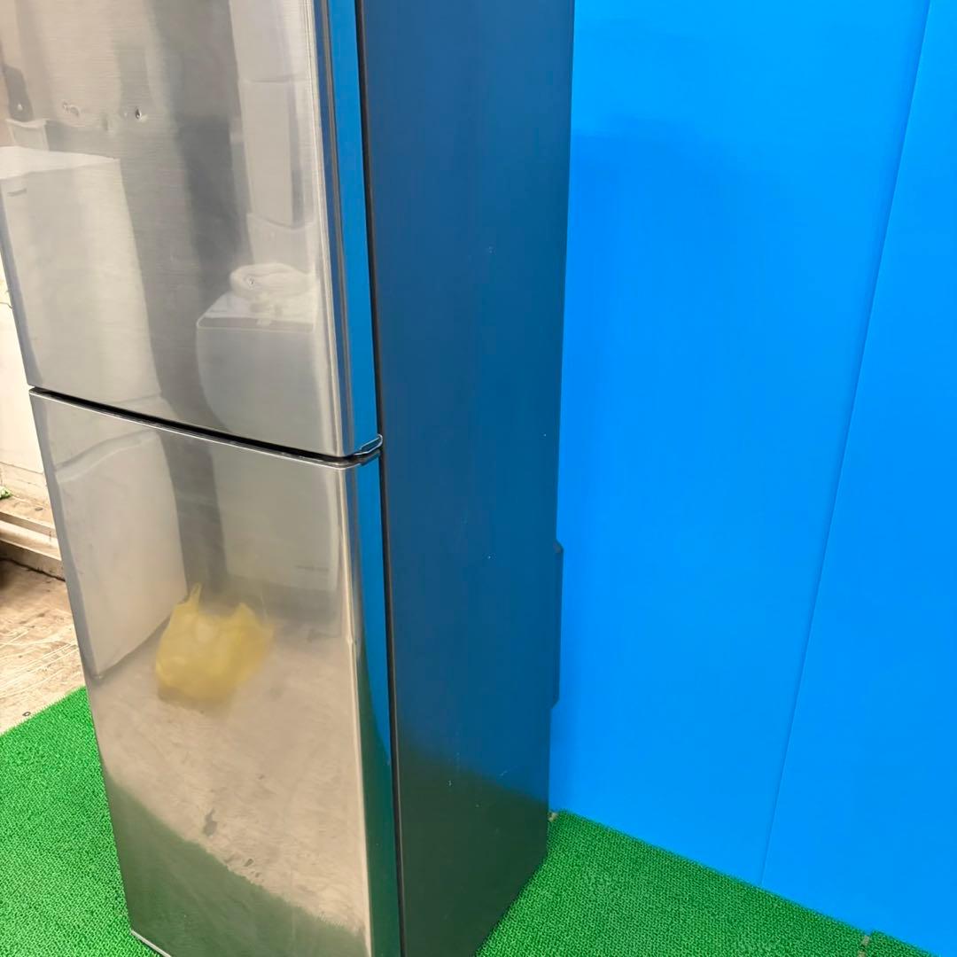 683 SHARP中型　冷蔵庫　小型　200L強　小型　一人暮らし　右開き