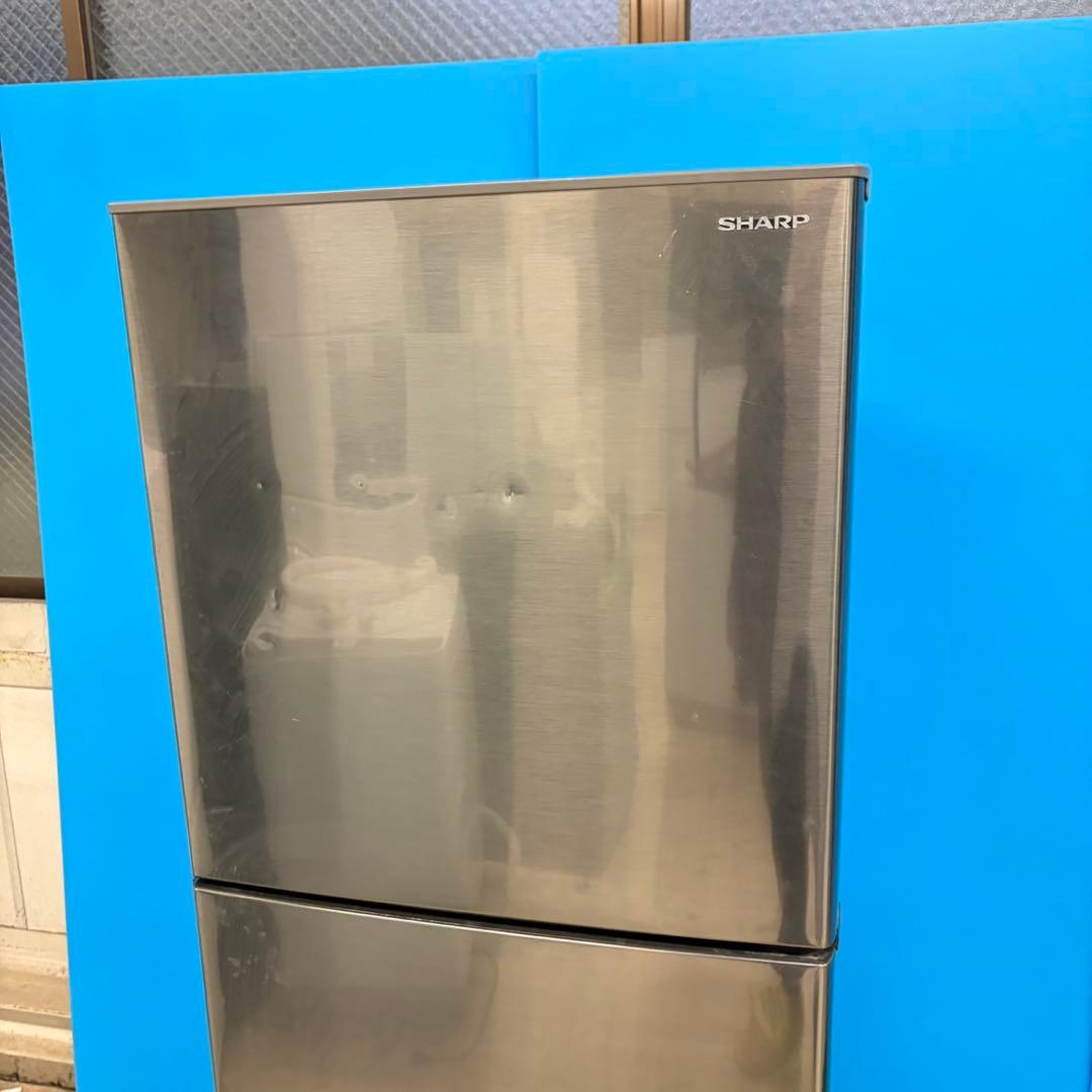 683 SHARP中型　冷蔵庫　小型　200L強　小型　一人暮らし　右開き