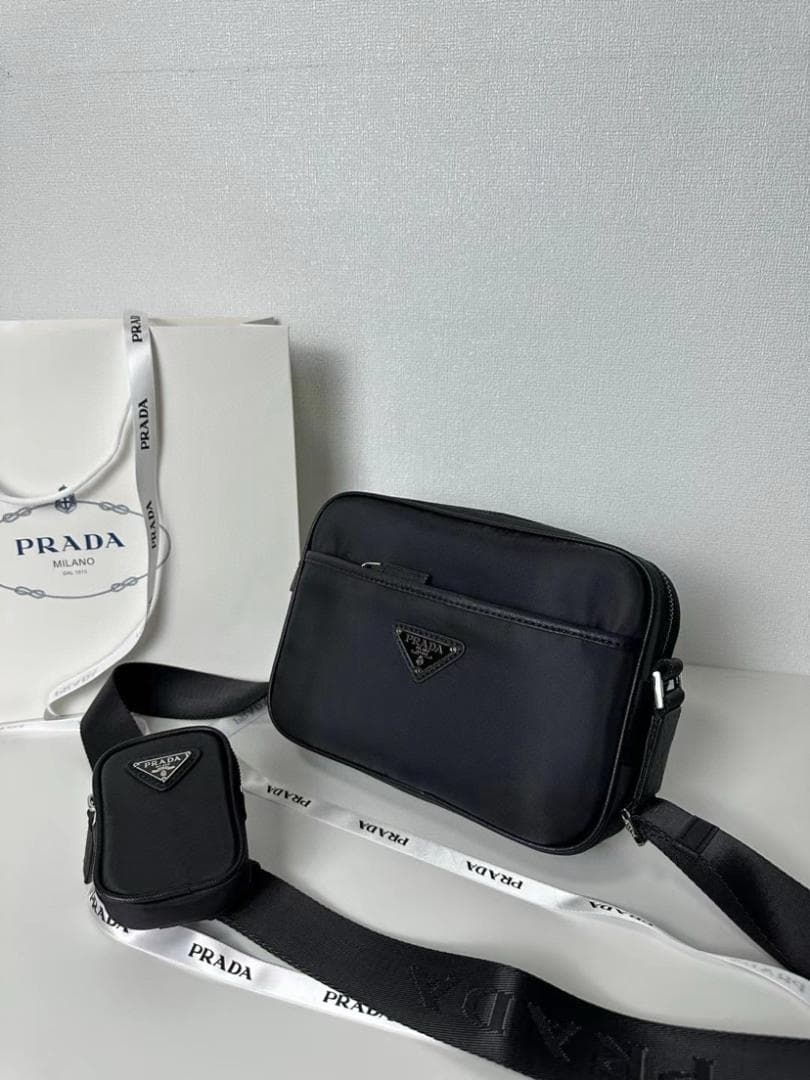 美品ノベルティ　ショルダーバッグ　ブラック　バッグ