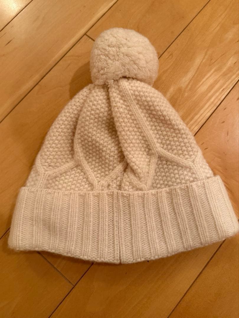 モンクレール　ポンポン付きニット帽　本日即決のみ10000円です。