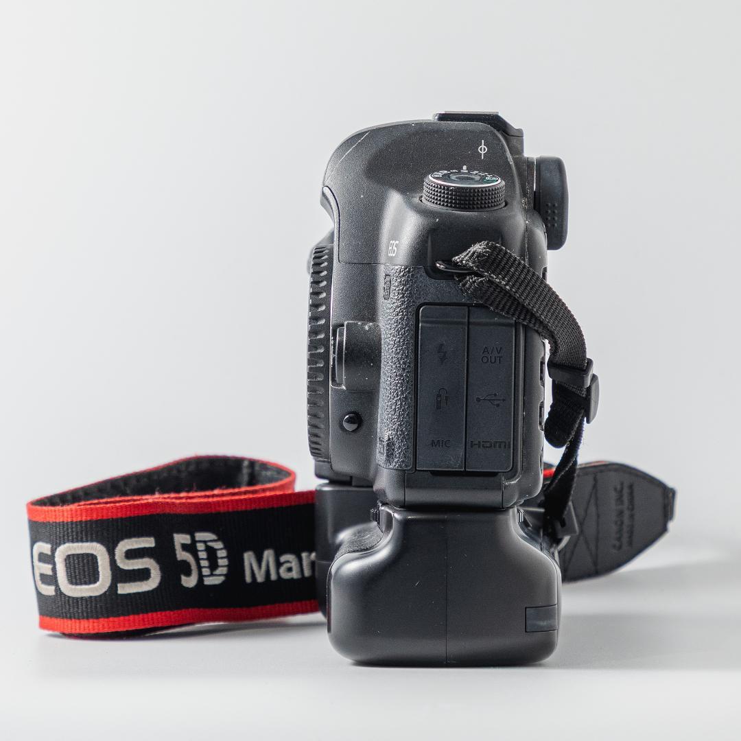【ジャンク品】Canon EOS 5D Mark II 社外バッテリーグリップ付