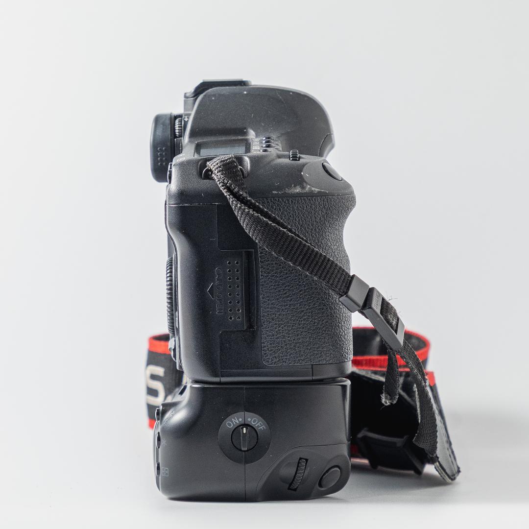 【ジャンク品】Canon EOS 5D Mark II 社外バッテリーグリップ付