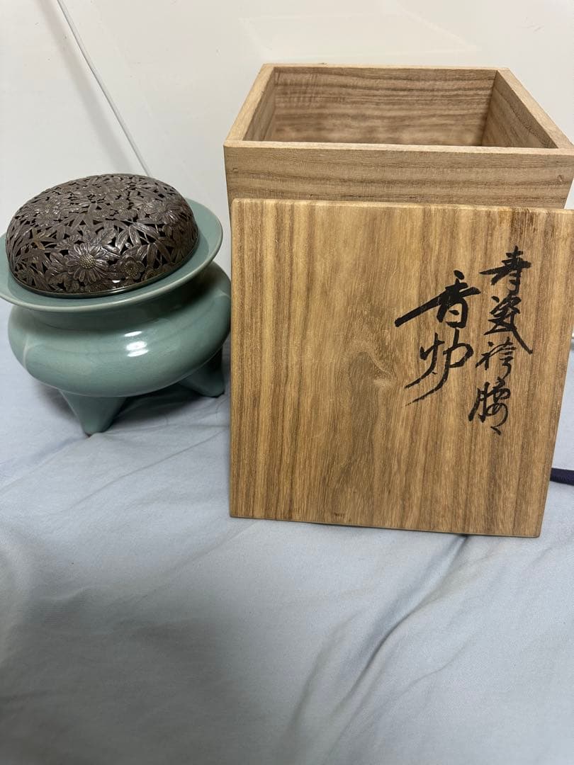 は*ま様 諏訪蘇山作 香炉 青磁 袴腰 三足香炉 純銀 花刻透し火屋 信幸造