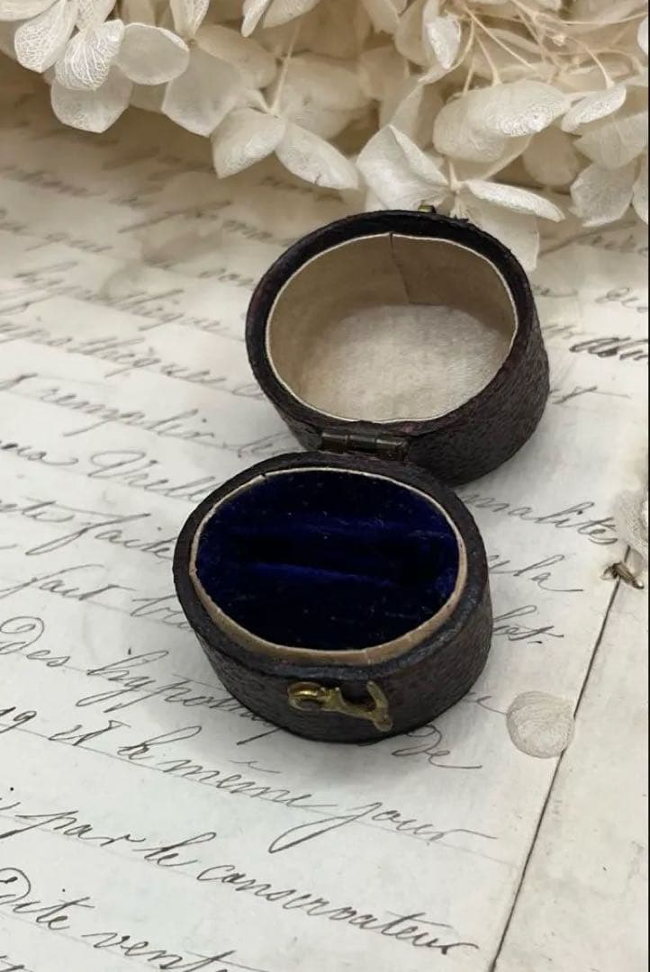 英国アンティークジュエリーボックス レザーラウンドボックス 1900年頃